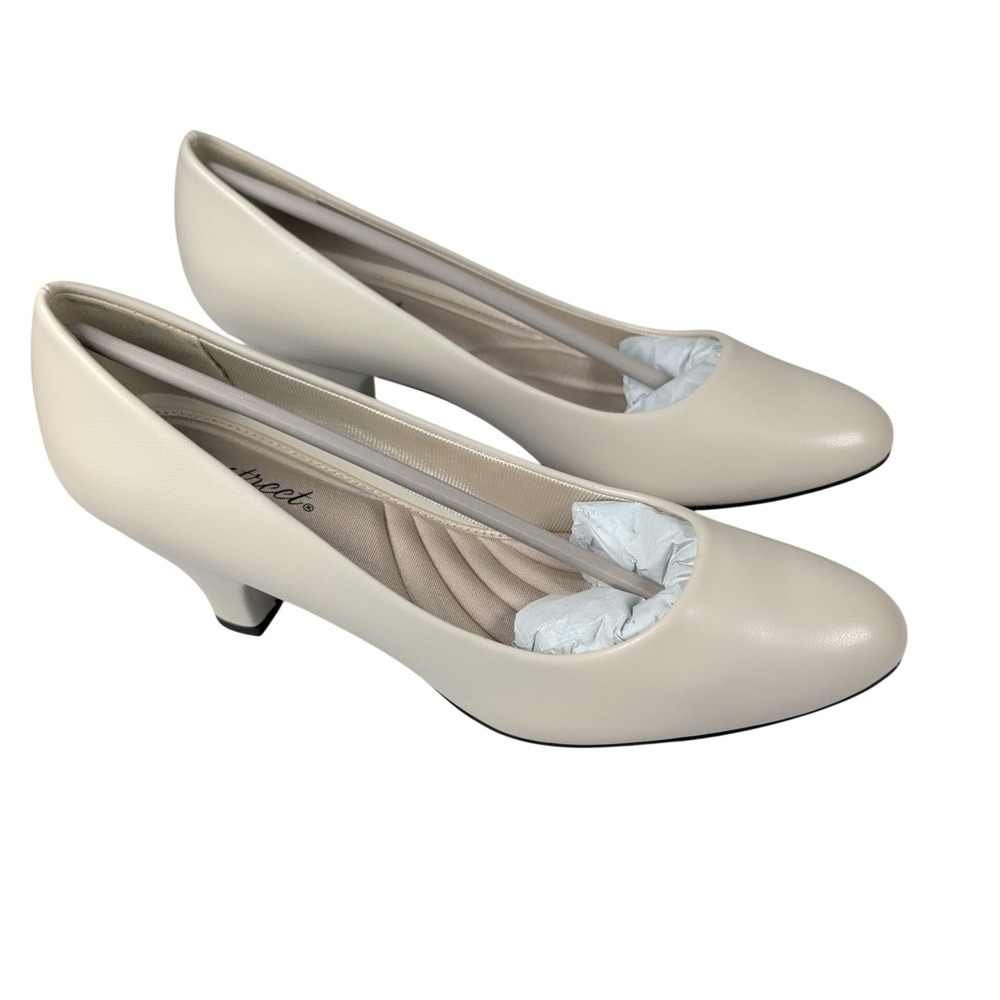 Easy Street Womens 10 Fabulous Bone Low Kitten Heel Pump Dress Shoes 40-4476